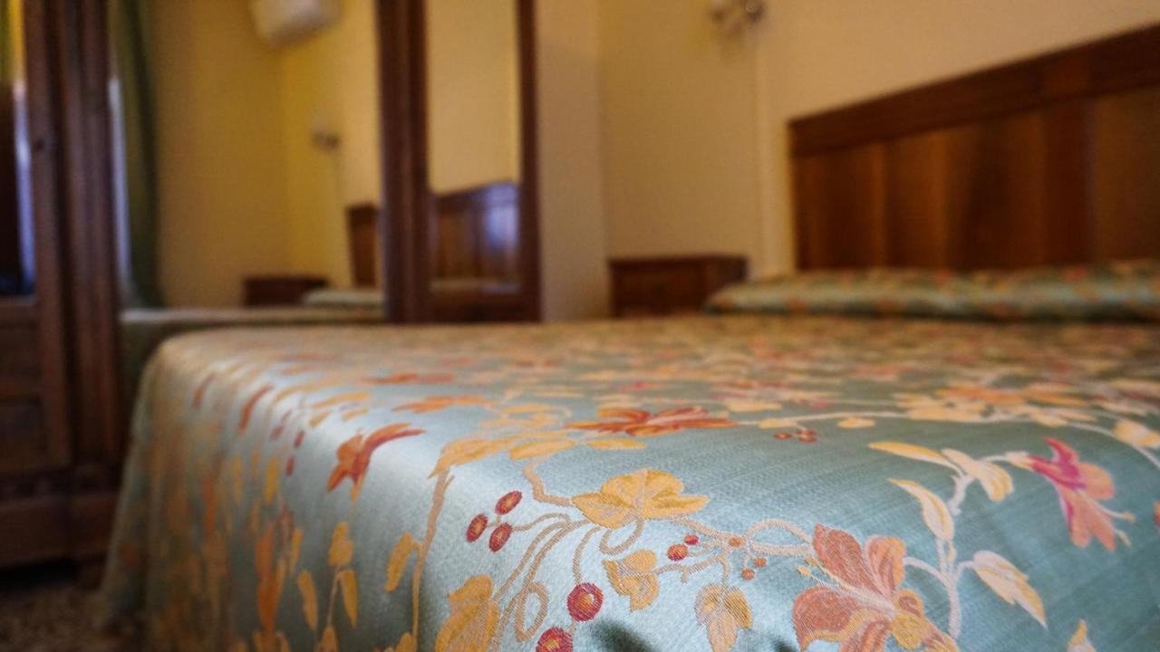 Hotel Antica Dimora Della Racchetta à Ferrare Extérieur photo