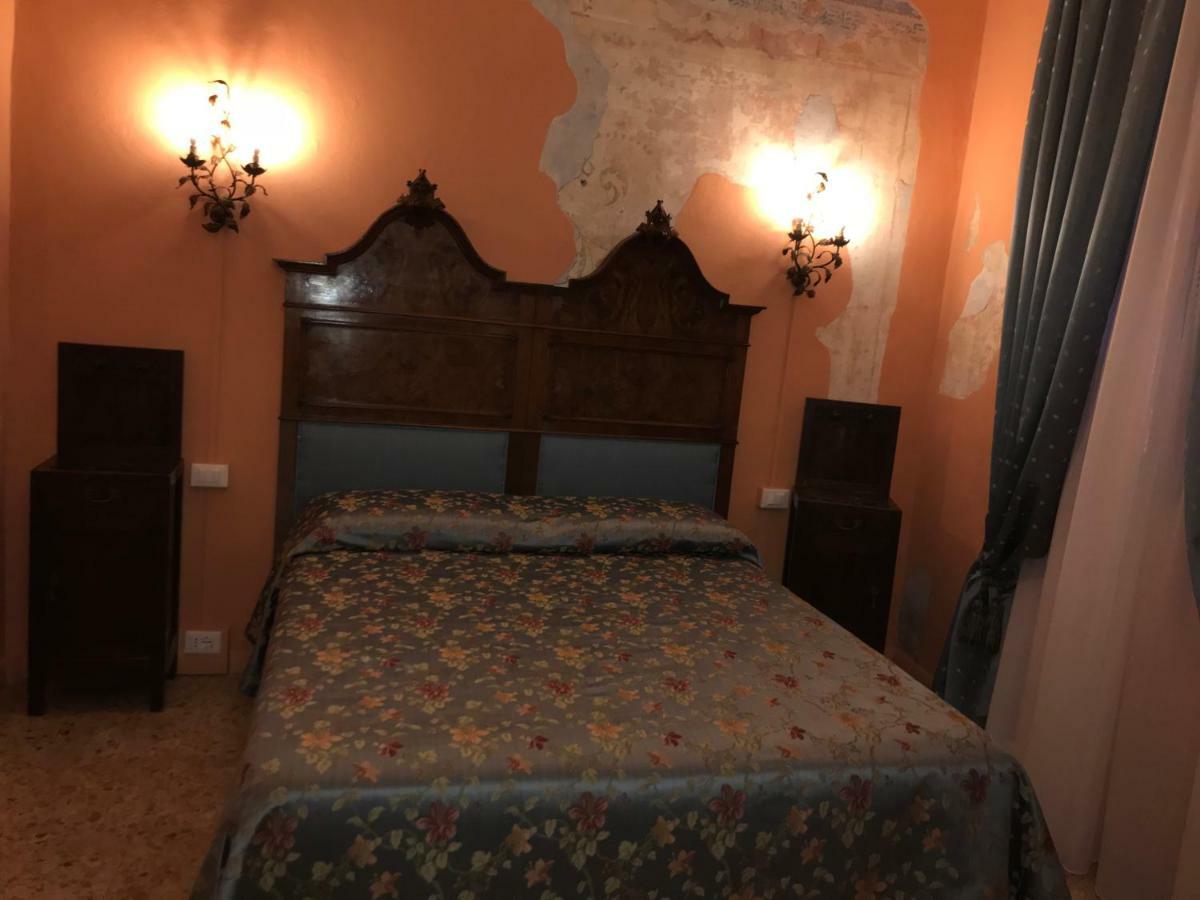 Hotel Antica Dimora Della Racchetta à Ferrare Extérieur photo
